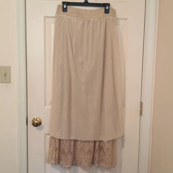 Boho Cream Lace Maxi Skirt - Picture 3 of 5